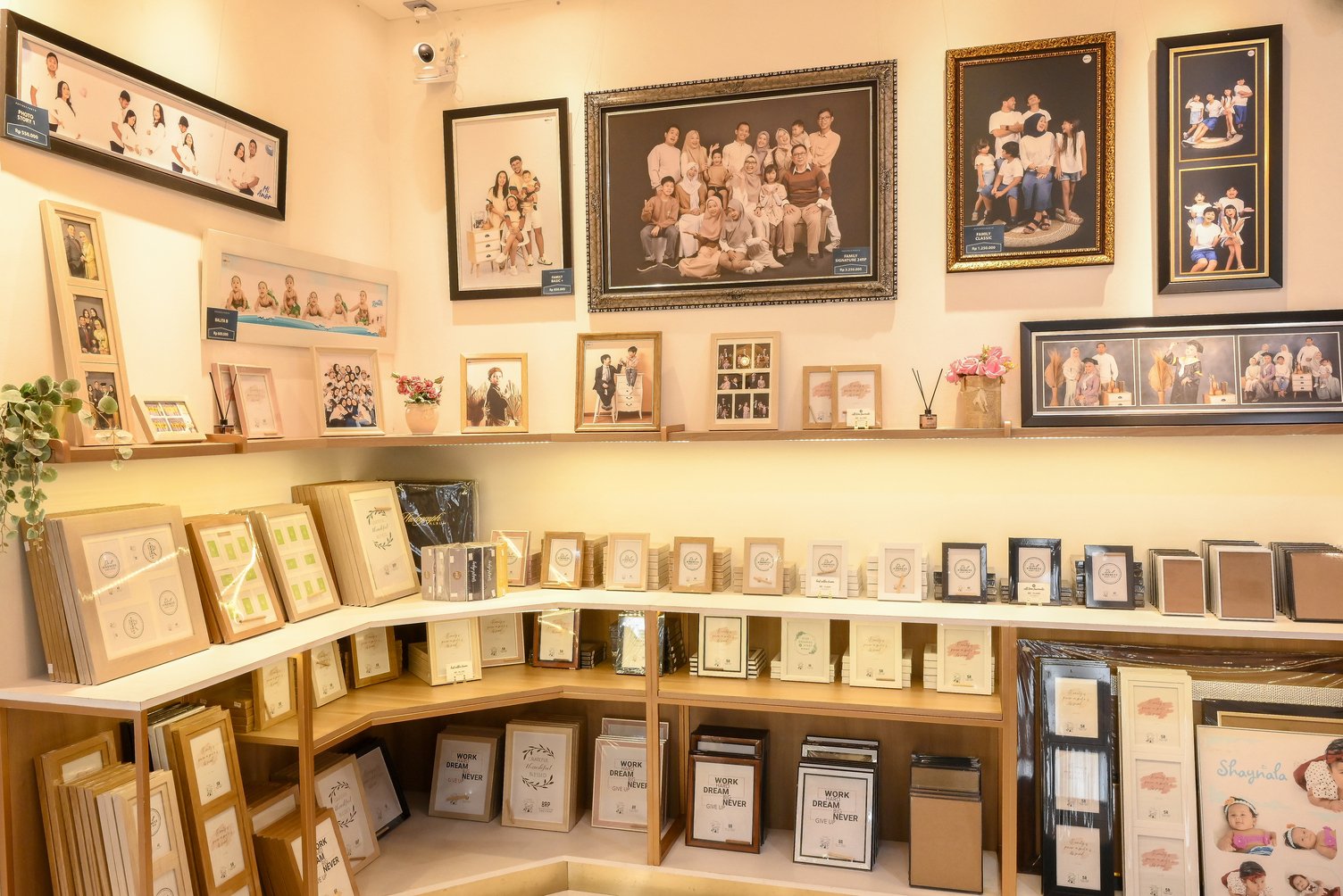 Foto studio Papyrus Photo Depok - Margo City