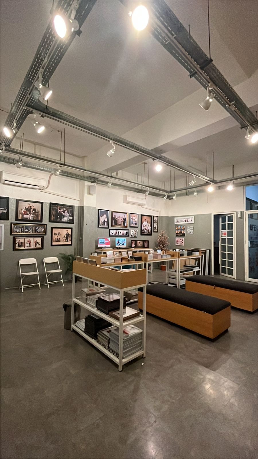 Foto studio Papyrus Photo Surabaya - Merr