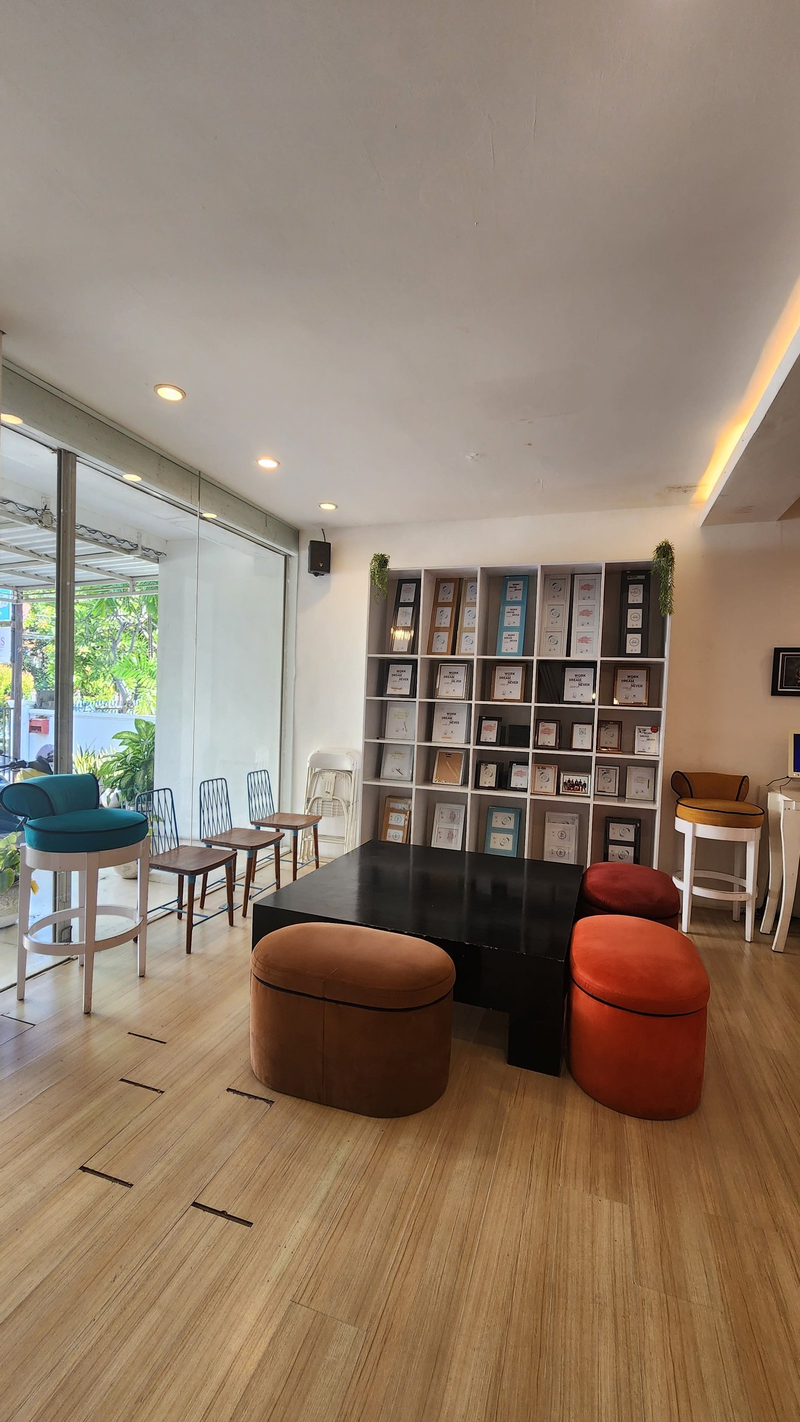 Galeri cabang Surabaya - Blambangan