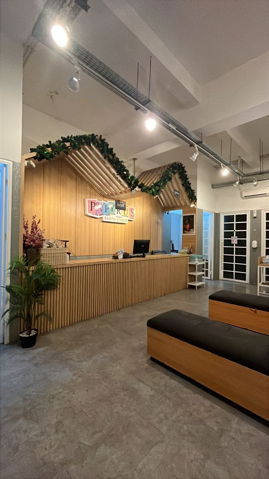 Galeri cabang Surabaya - Merr